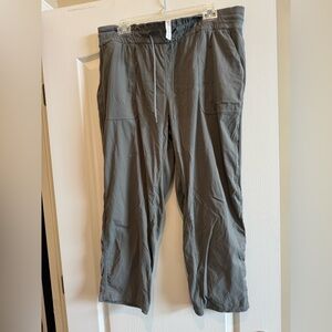 Lululemon cropped pants